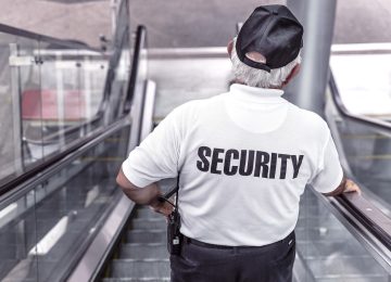 Guardia giurata attaccata in un supermercato di Arezzo