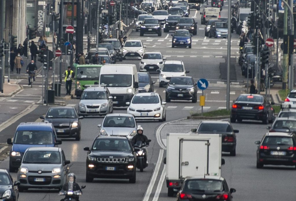 Il mercato dell'auto in calo a gennaio, secondo l'Agenzia di stampa Italpress