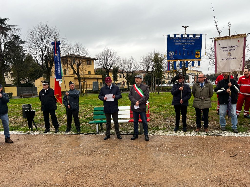 Inaugurata a Castelfranco la panchina dedicata alle vittime delle foibe e agli esuli giuliano-dalmati.