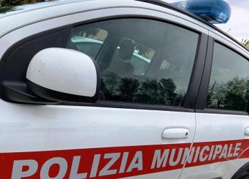 Investe un pedone e si dà alla fuga, l'uomo si presenta il giorno dopo alla polizia municipale.