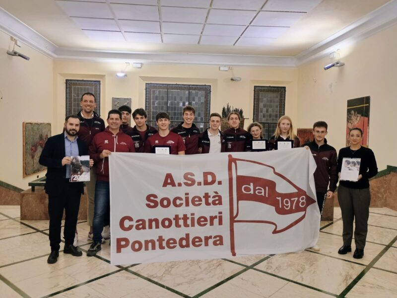 L'Amministrazione Comunale onora gli atleti della Società Canottieri Pontedera