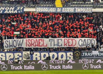 La tifoseria dell'Empoli sostiene 'Red Card for Israel': è la prima in Italia.