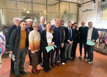 L'eurodeputato PD Nicola Zingaretti in visita alle aziende del distretto tessile di Prato