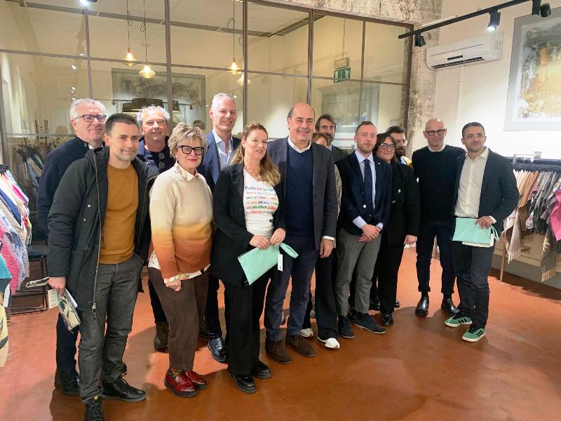 L'eurodeputato PD Nicola Zingaretti in visita alle aziende del distretto tessile di Prato