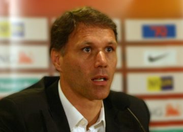 Marco Van Basten operato presso la Casa di Cura San Rossore dal rinomato esperto Van Dijk.