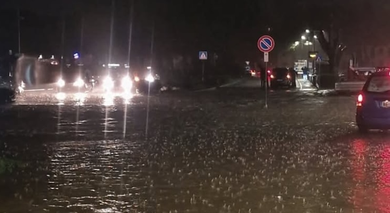 Nubifragio all'Elba, volontari in azione. Forti piogge anche all'Argentario