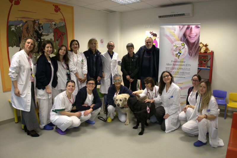 Pet Therapy all'Ospedale di Lucca grazie alla Scuola Nazionale Cani Guida della Regione