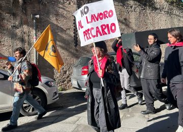 Protesta di studenti e lavoratori a Siena contro la riforma del Ministro Bernini