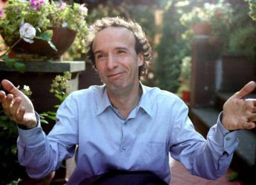 Roberto Benigni ospite al Festival di Sanremo nella serata delle cover