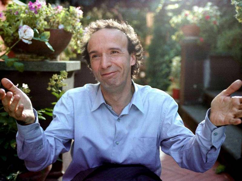 Roberto Benigni ospite al Festival di Sanremo nella serata delle cover