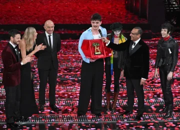 Sanremo: Olly Takes the Win, Lucio Corsi in Second Place. Booing for Giorgia and Achille Lauro as They Miss the Top Five - Italpress News Agency