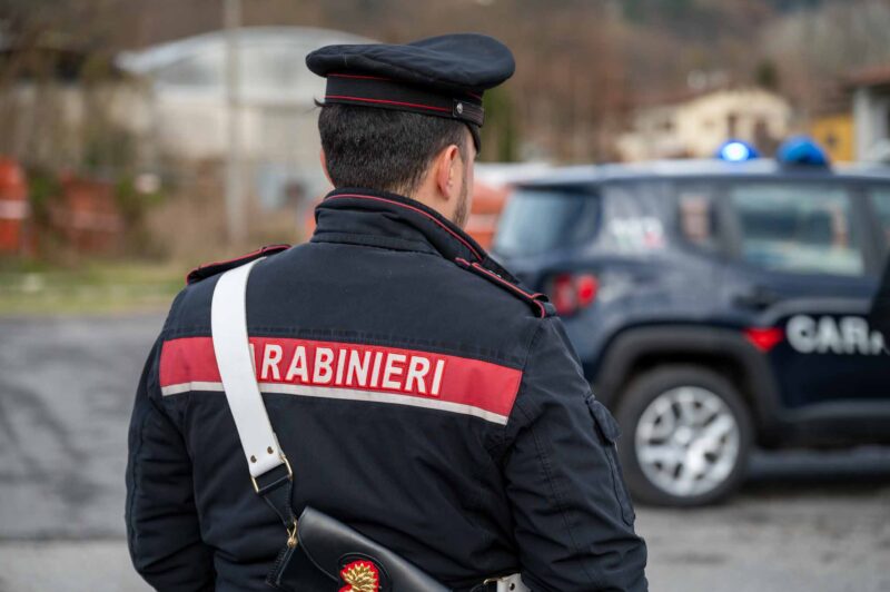 Spargisale danneggiato nel lucchese, denunciato un quarantenne