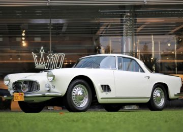 Una Maserati 3500GT restaurata in primo piano a Rètromobile