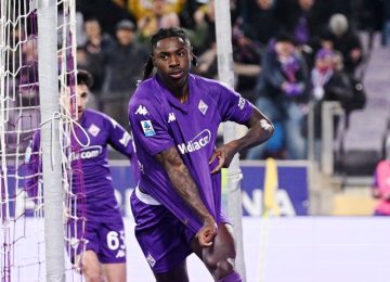 Insulti razzisti su social per l'attaccante viola Moise Kean: lui condivide i messaggi