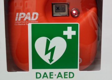 Vicini alla comunità: Banca Alta Toscana dona un defibrillatore al Circolo di Montorio a Quarrata