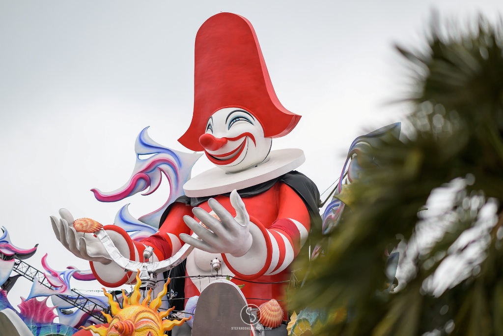 Rinviata a domenica 9 febbraio l'apertura del Carnevale di Viareggio prevista per sabato.