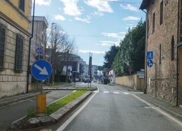 A Santa Croce è iniziato il rifacimento della segnaletica orizzontale.