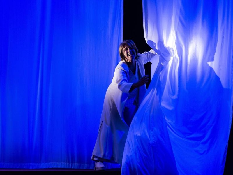 Castelfiorentino: Lella Costa protagonista al Teatro del Popolo con 'Otello. Si vive di parole precise'