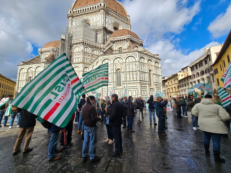 Cisl scende in piazza contro l'aumento dell'Irpef, Giani disponibile al dialogo con il sindacato