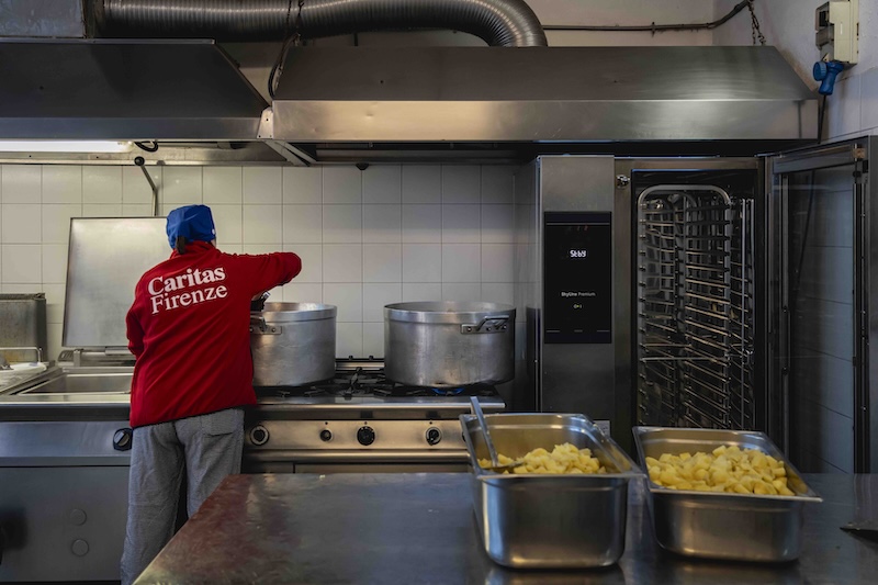 Contro lo spreco alimentare, le aziende donano cibo alla Caritas: "Solidarietà in Azioni Concrete"