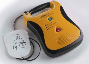 Defibrillatori negli spazi pubblici: ne saranno distribuiti 537