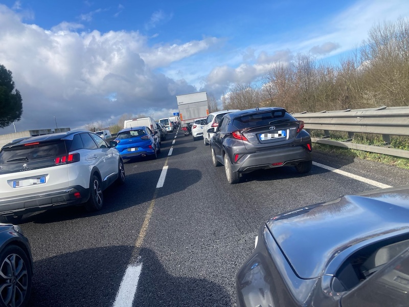 Due incidenti sulla Fi-Pi-Li verso Pisa, code fino a 5 minuti