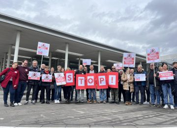 "Fermiamo le aggressioni al personale sanitario: 637 segnalazioni nel 2024" - Flash mob Fp Cgil Firenze a Careggi e Torregalli.