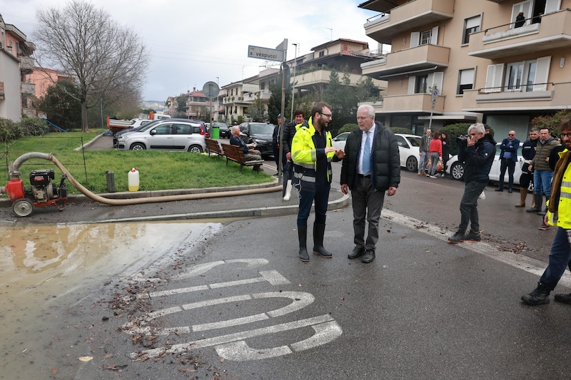 Giani e Funaro in visita a Empoli: richiesta di stato di emergenza nazionale per la Toscana.