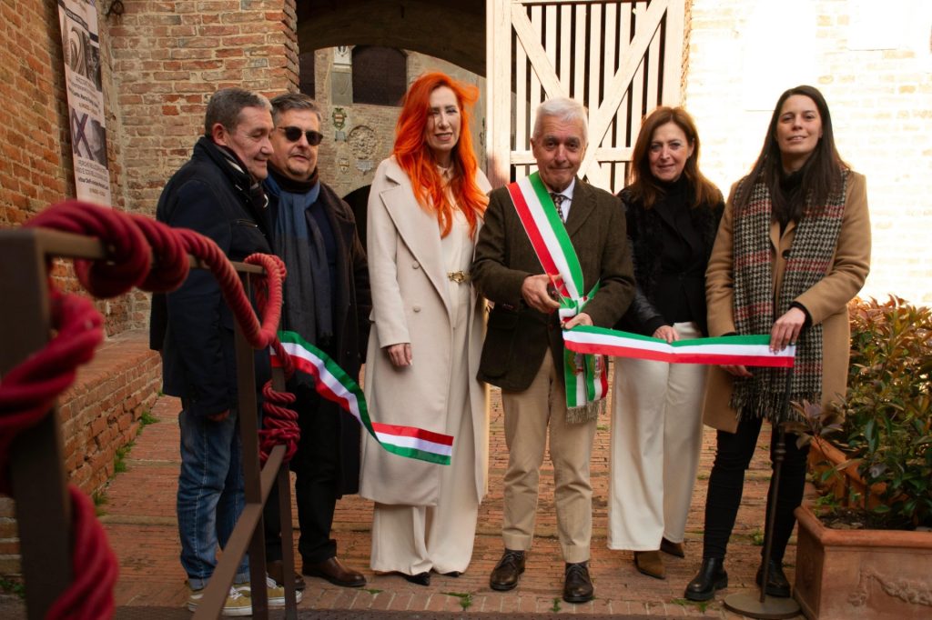 Gioielli contemporanei in esposizione a Certaldo per 'Racconti Preziosi'