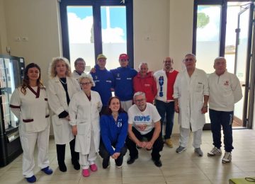 I giocatori del Pisa in visita al centro trasfusionale di Cisanello per promuovere la donazione di sangue.