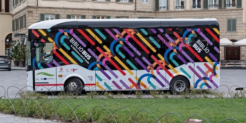 Il bibliobus riprende il suo servizio: libri itineranti per la comunità.