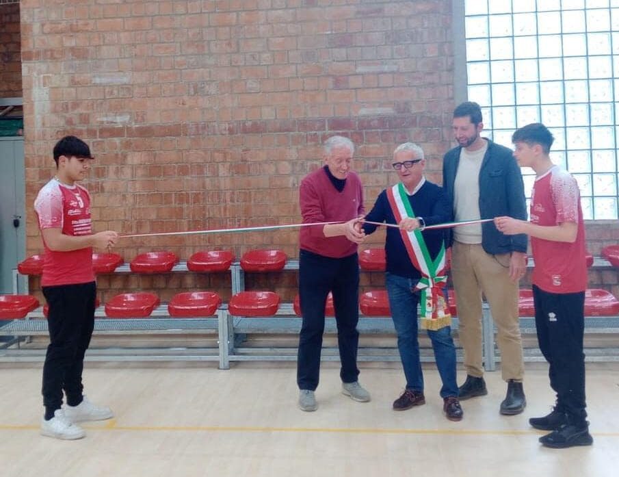 Inaugurazione delle nuove tribune della palestra della scuola media Arnolfo da Cambio