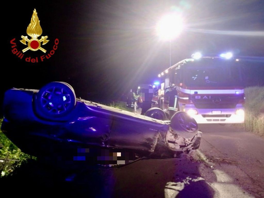 Incidente stradale: trasportata in codice rosso in ospedale