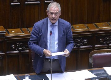 Italia-Francia: Urso Sottolinea l'Importanza di Potenziare le Sinergie in Aerospazio e Difesa