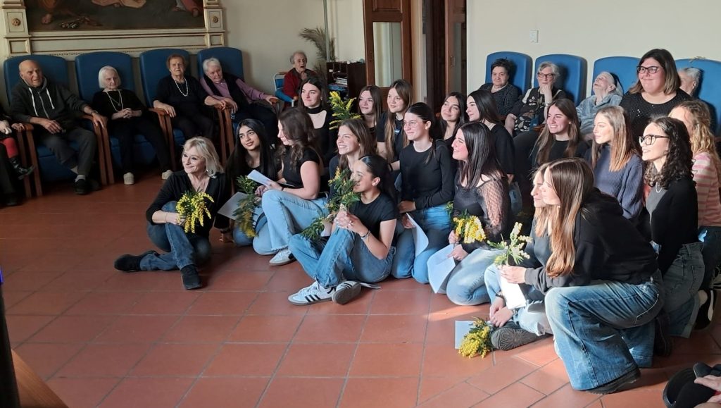 Mimose e Allegria dall'Associazione Cantini in Due RSA Castellane