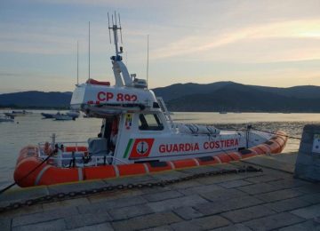 Nave bloccata all'Elba, continuano le operazioni della Guardia Costiera