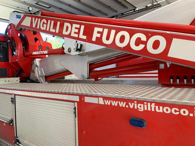 Parapendista si ferisce dopo l’atterraggio: soccorso dai vigili del fuoco