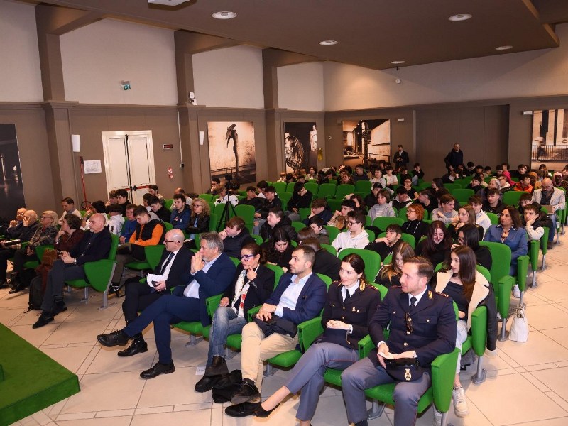 Pisa, incontro con 140 ragazzi sul bullismo e cyberbullismo. Bonanno: "Un momento fondamentale di sensibilizzazione e formazione"