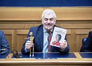 Presentato alla Camera "Il mio Pinocchio: luoghi comuni di un burattino" del giornalista Paolo Lunghi.