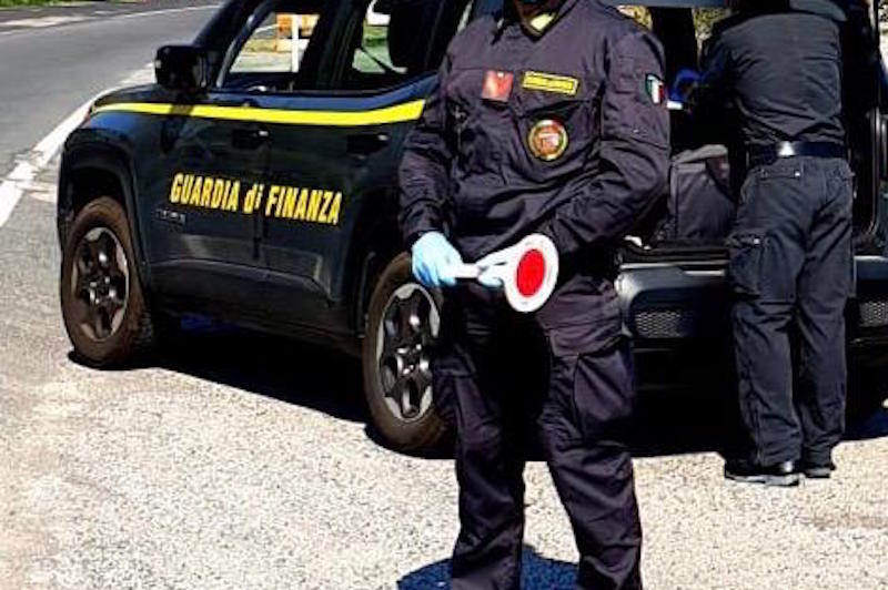 Spaccio di cocaina vicino casa, arrestato in Lunigiana