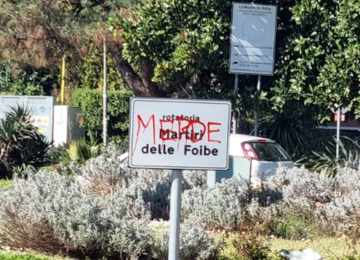 Targa commemorativa dei Martiri delle Foibe a Pisa vandalizzata: la denuncia di FdI