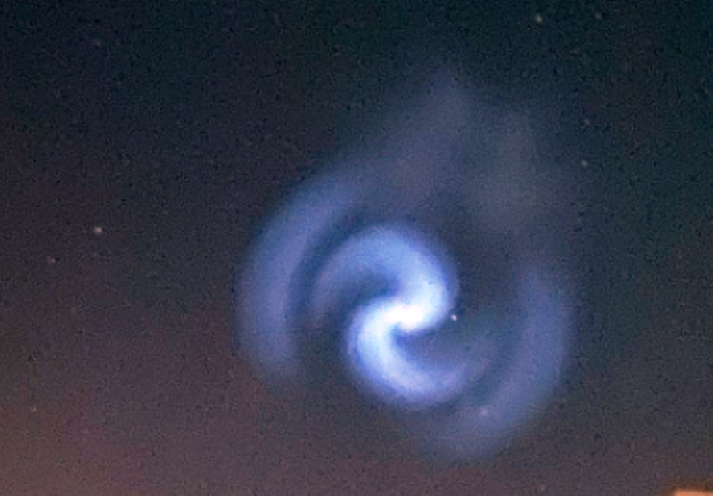 Una spirale blu nei cieli della Toscana: ecco la spiegazione di questo strano fenomeno.