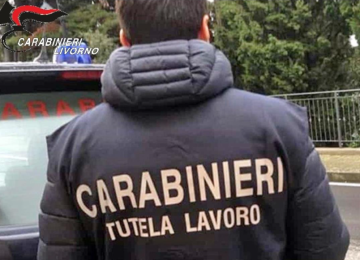 Violazioni delle normative lavorative: denunciato e multato con 7.000 euro il titolare di una pelletteria.