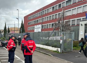 Volontari dell'associazione Carabinieri sorveglieranno l'ingresso del Dagomari.