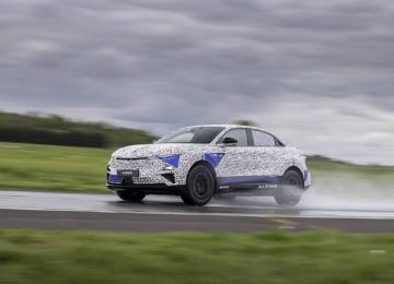 A390: Ultimi Test per la Fastback Sportiva di Alpine