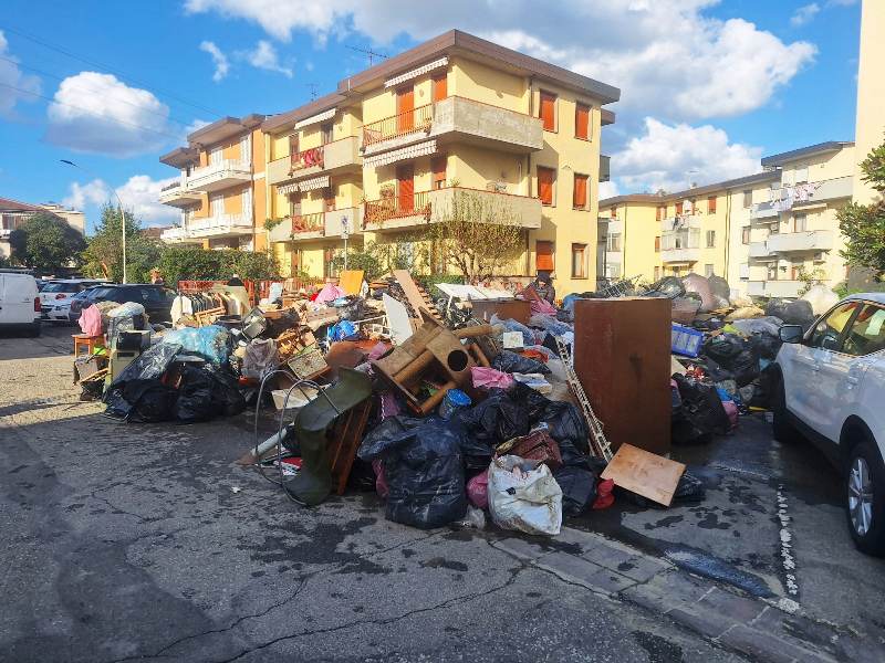Alluvione ad Empoli: le interrogazioni sulla gestione dell'emergenza rinviate "per mancanza di dati" e scoppia la polemica.