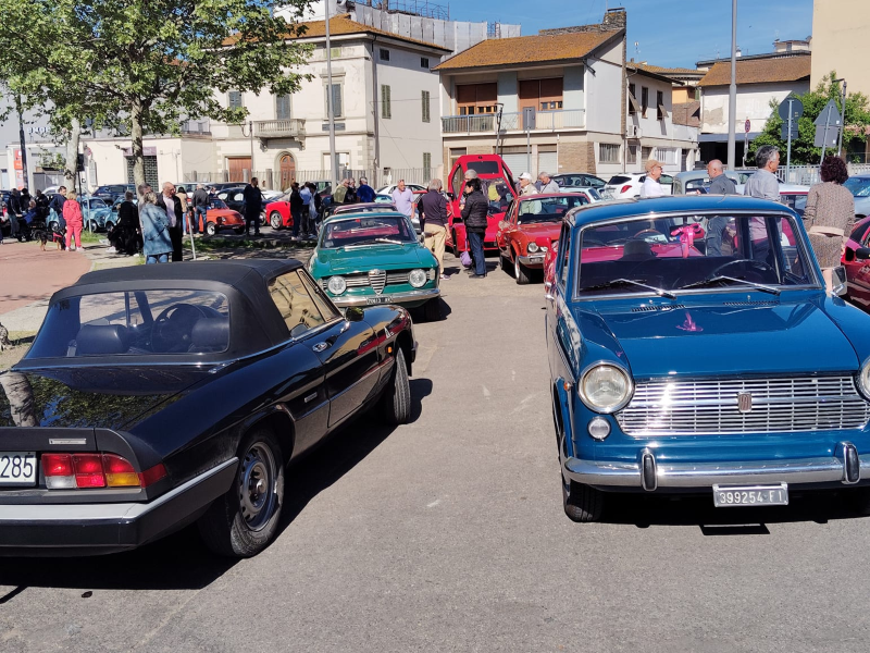 Castelfiorentino, 25° raduno di auto d'epoca: un viaggio tra nostalgia e passione per i motori