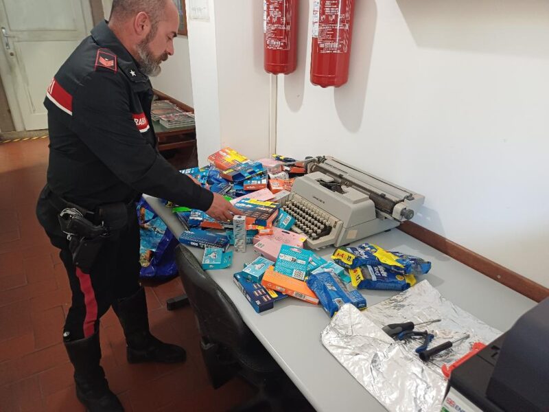 Con buste schermate eludono il sistema antitaccheggio, fermati con merce da 1500 euro.