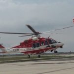 Elisoccorso soccorre un uomo alla guida su un dirupo