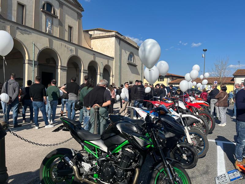 "Eternamente nei nostri cuori": a San Romano l'addio a Felice Laveglia